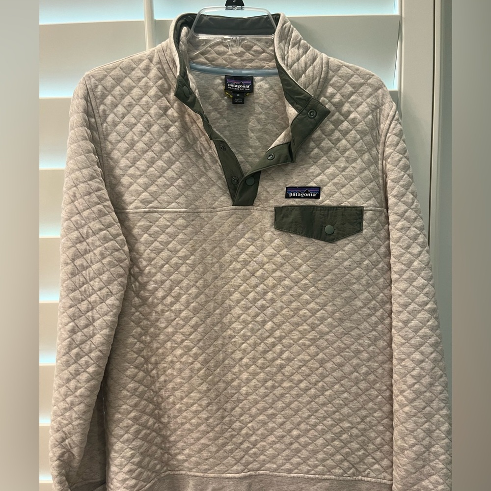 Patagonia Quilted Pullover in Cream and Olive